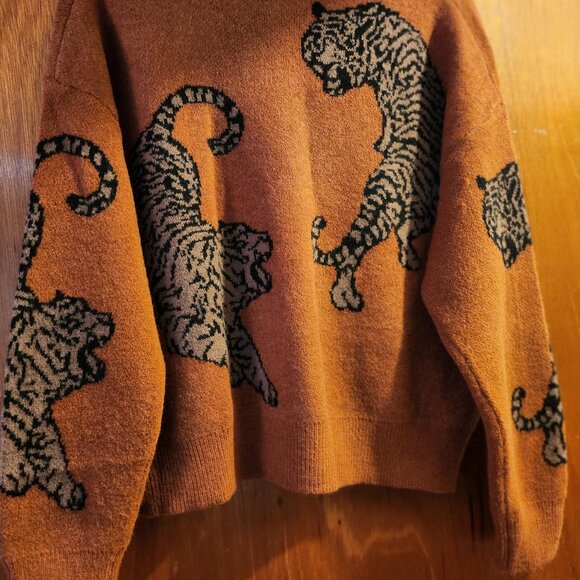 Cacti & Camo Doe and Rae Easy Tiger Sweater Medium - Picture 5 of 8